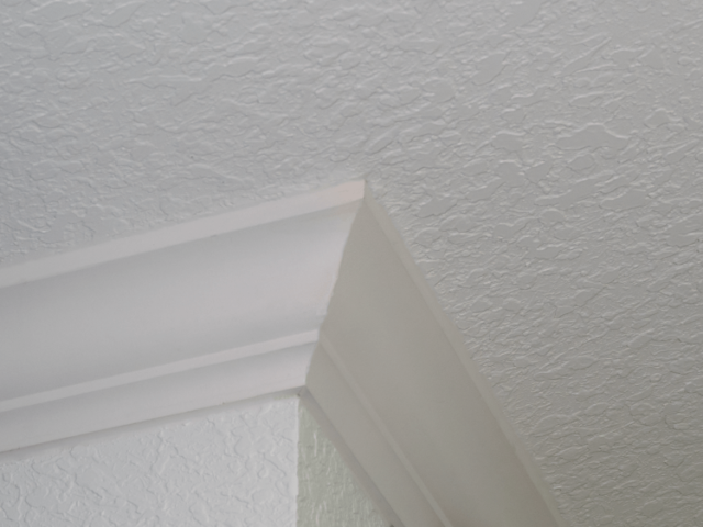 5.25 Crown Molding Outside Corner